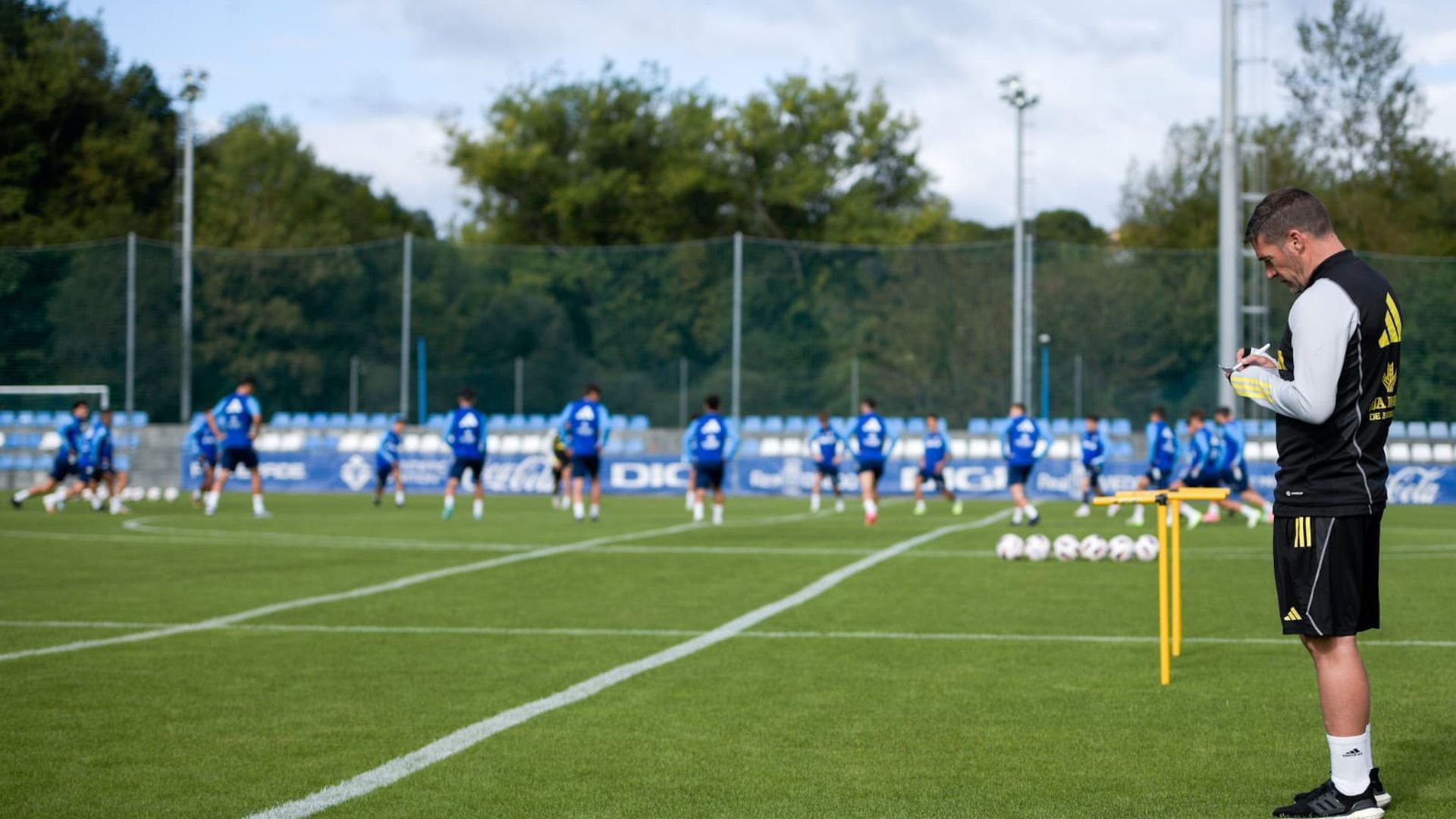 entrenamiento_de_luis_carrion_al_frente_del_real_oviedo_foto_rov_001.jpg