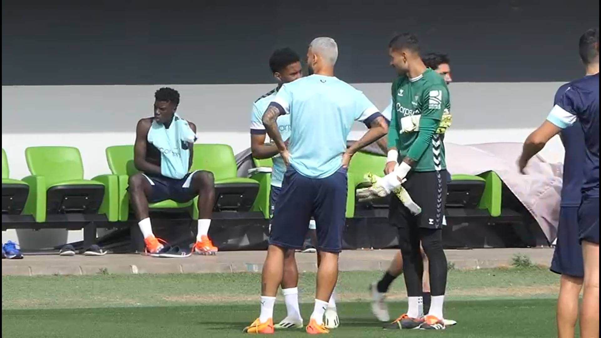 entrenamiento_del_betis_con_varias_ausencias_001.jpg