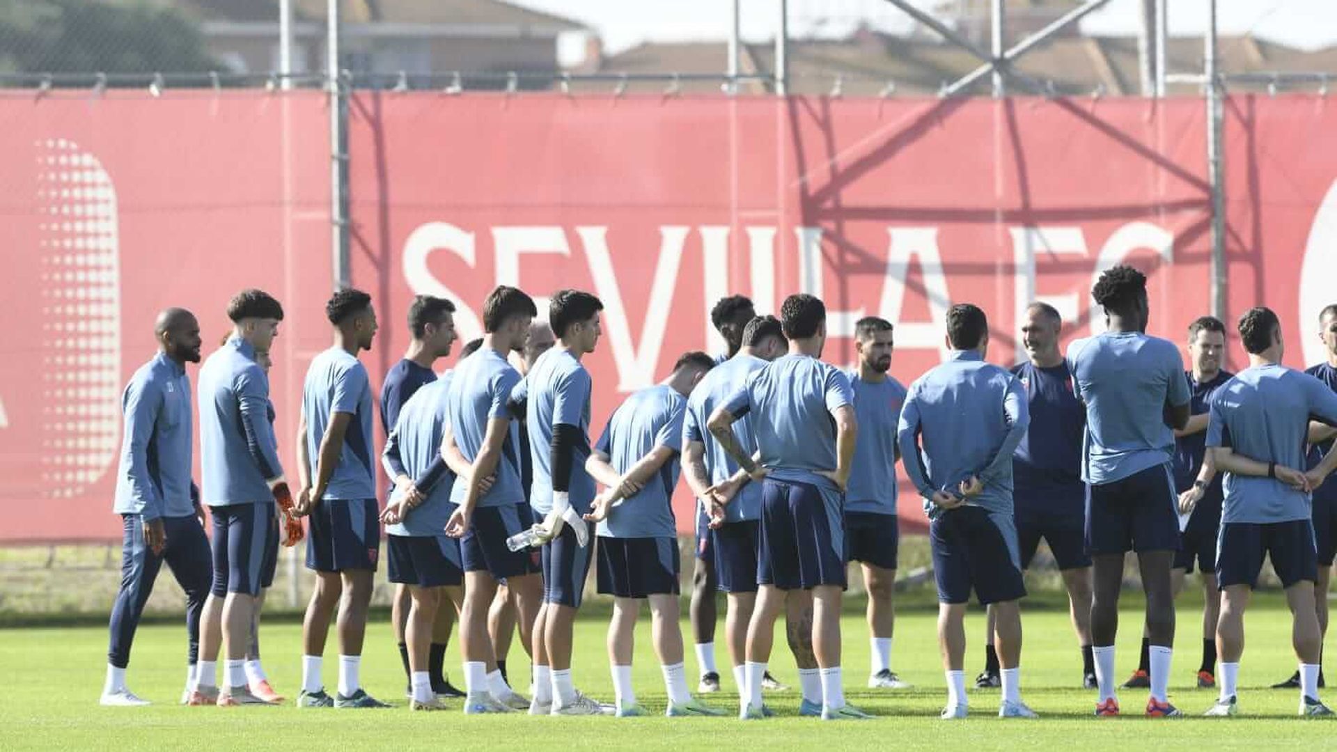 entrenamiento_del_sevilla_001.jpg entrenamiento_del_sevilla_001.jpg