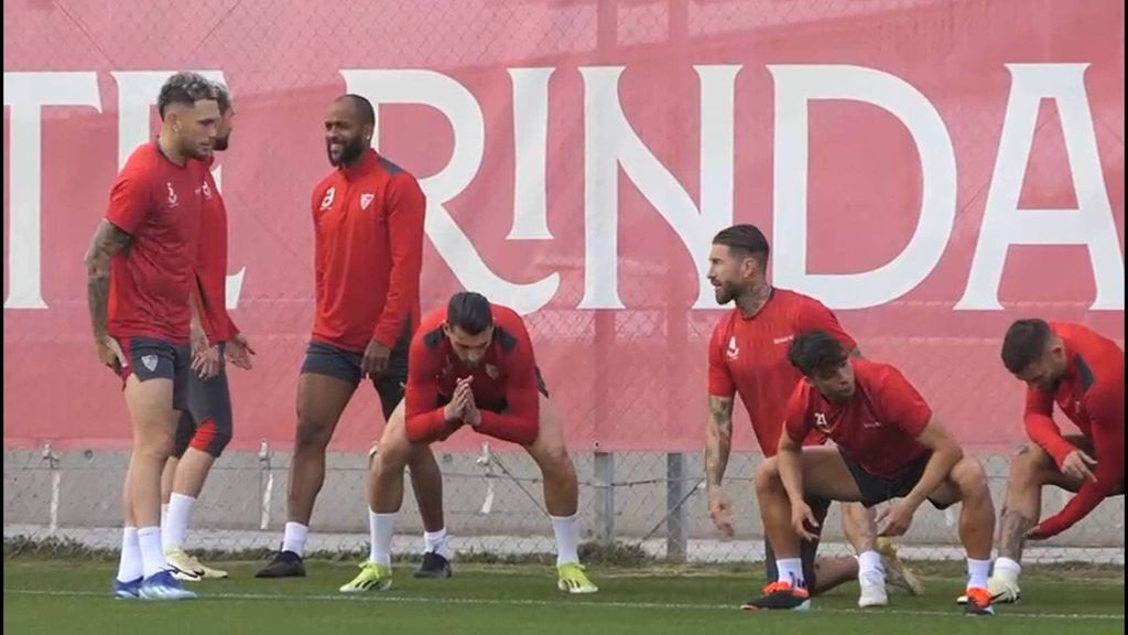 Entrenamiento del Sevilla con las novedades de Marcao, Acuña, Lukebakio y Lamela