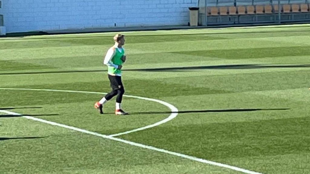 Wass y Vallejo siguen entrenándose con el equipo en Paterna