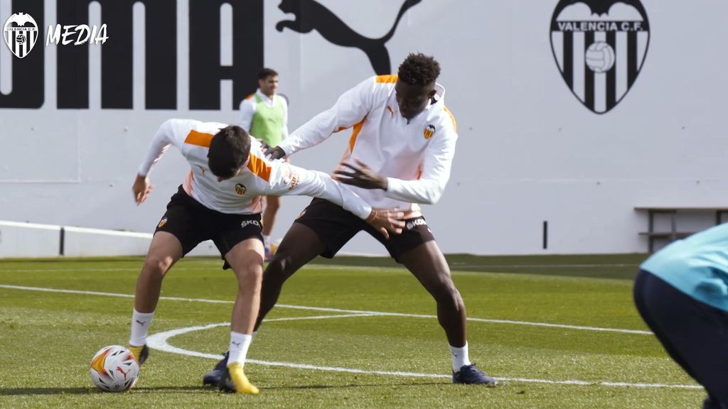 Gayà llega a tiempo para el Barcelona