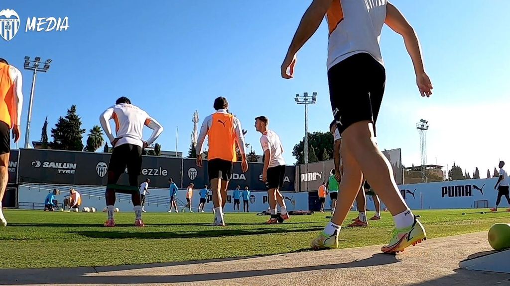 Entrenamiento del Valencia: Correia vuelve a golpes, Maxi Gómez se lo pierde