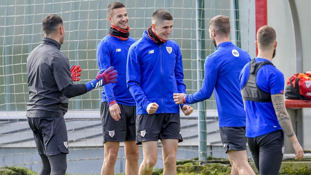 El gesto de Williams y la sonrisa de Córdoba en el entrenamiento del Athletic