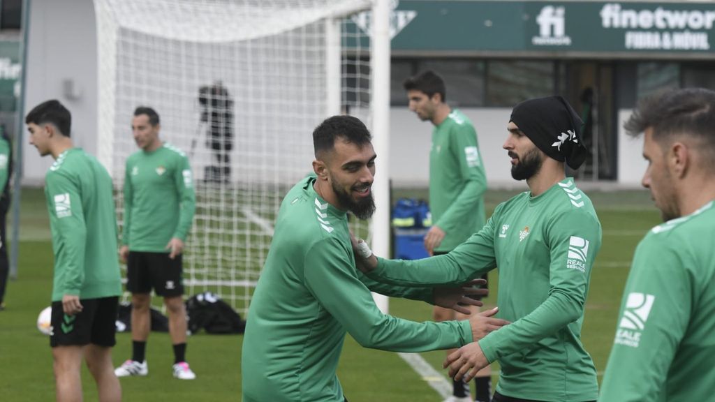 El Betis entrena con la presencia de Cordón y las ausencias de Fekir y Juanmi