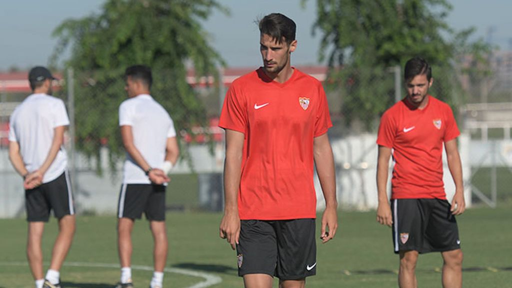 Imágenes de Sergio Rico con el Sevilla durante un entrenamiento