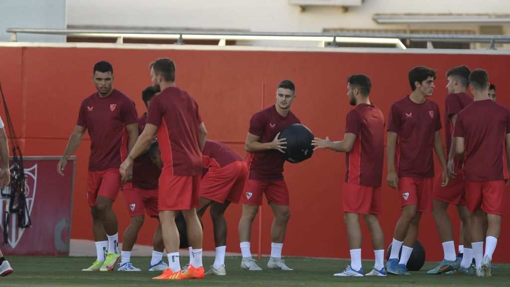 Primer entrenamiento de la pretemporada del Sevilla 22/23