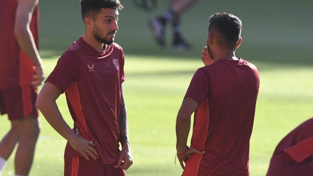La charla de Tecatito con Alex Telles en el primer entrenamiento del brasileño