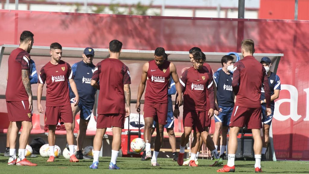 Entrenamiento del Sevilla tras la derrota ante el Granada (5/10/21)