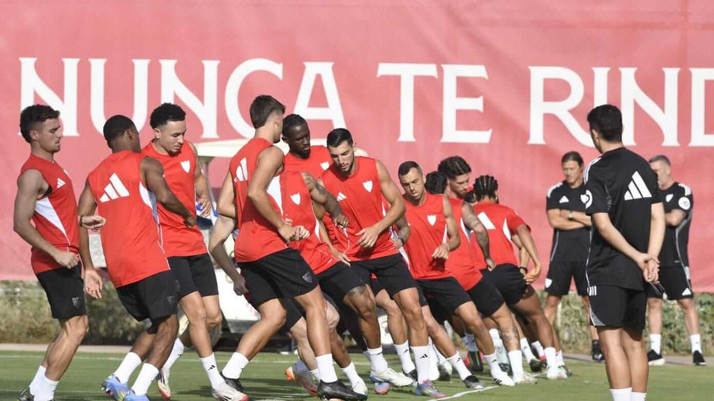 Primer entrenamiento del Sevilla FC en la pretemporada 2025/26