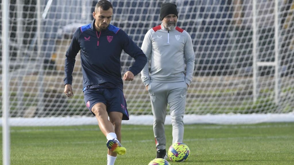 Sampaoli, activo en sus indicaciones durante el entrenamiento