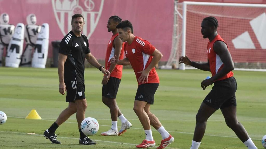 Guido Bonini mete intensidad en el entrenamiento del Sevilla FC