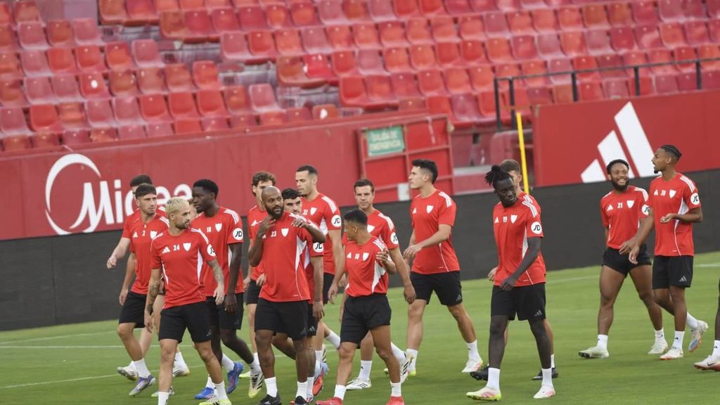 El Sevilla entrena en el Sánchez-Pizjuán en la víspera del partido ante el Villarreal