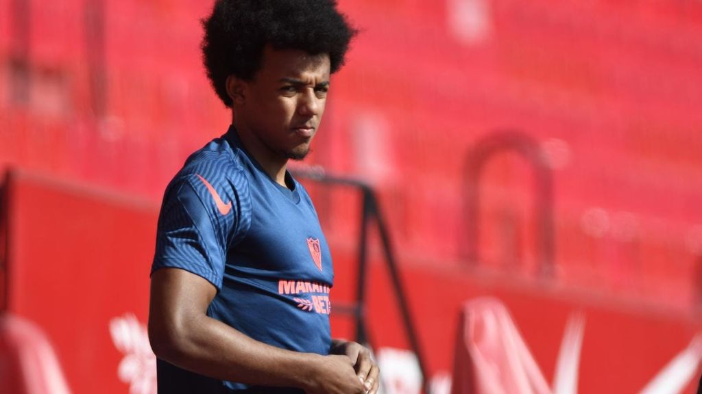 Último entrenamiento del Sevilla FC antes de  enfrentarse al Granada CF en la jornada 32