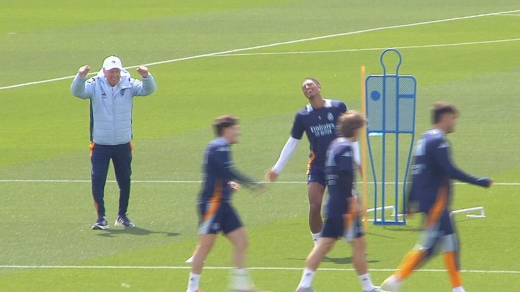 El vacile de Carlo Ancelotti a Bellingham y Valverde por no entender un ejercicio en el entrenamiento