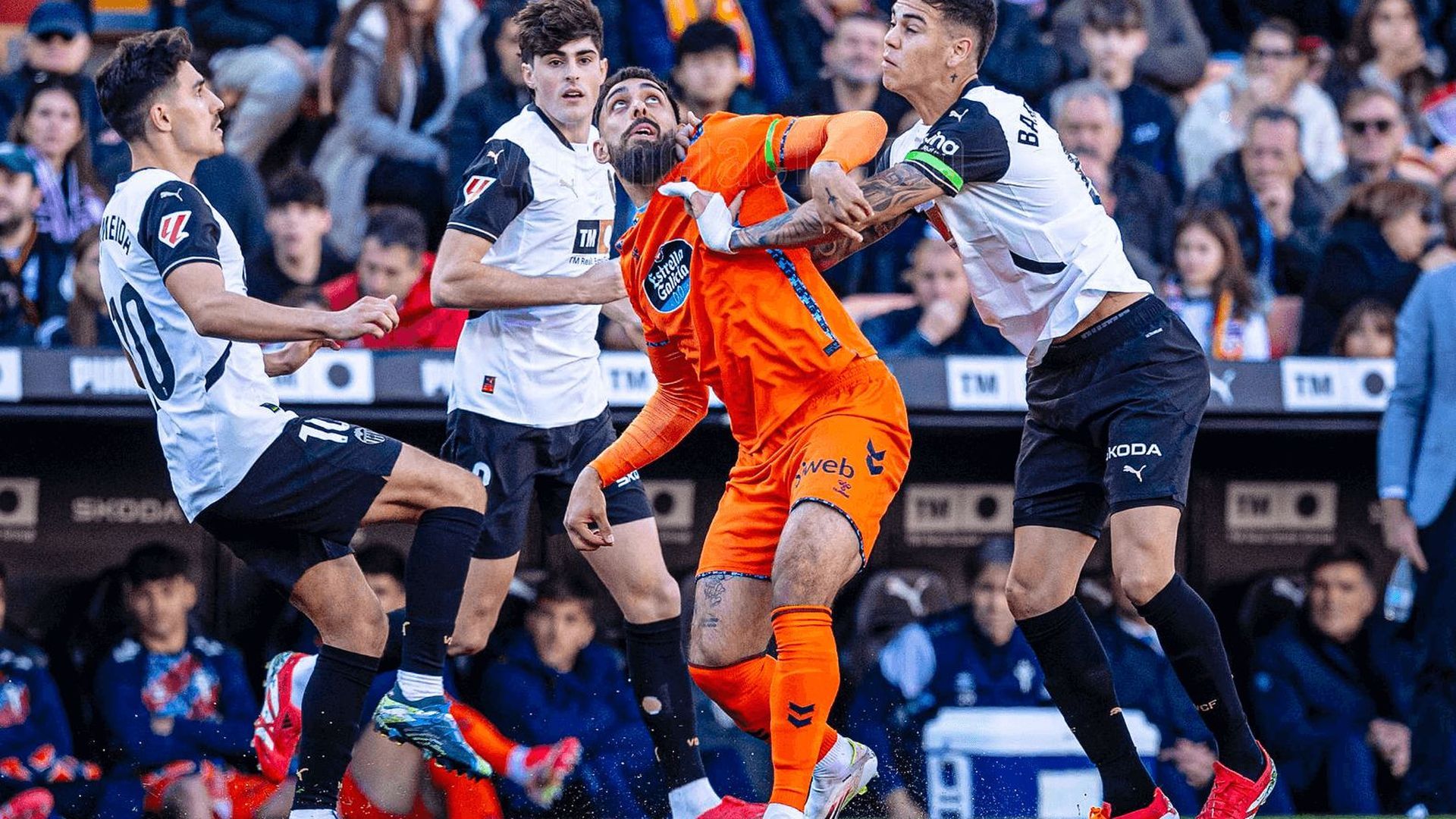 enzo_barrenechea_ante_el_celta_de_vigo_foto_valencia_cf.png