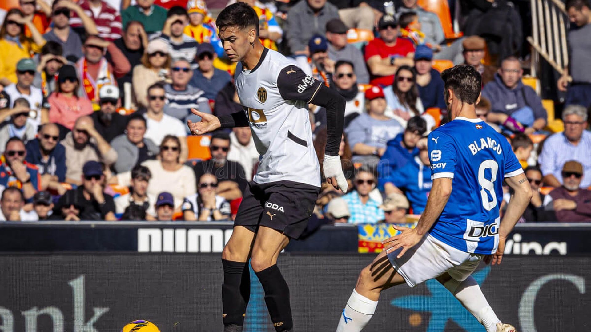 enzo_barrenechea_ante_el_deportivo_alaves_foto_valencia_cf.jpg enzo_barrenechea_ante_el_deportivo_alaves_foto_valencia_cf.jpg