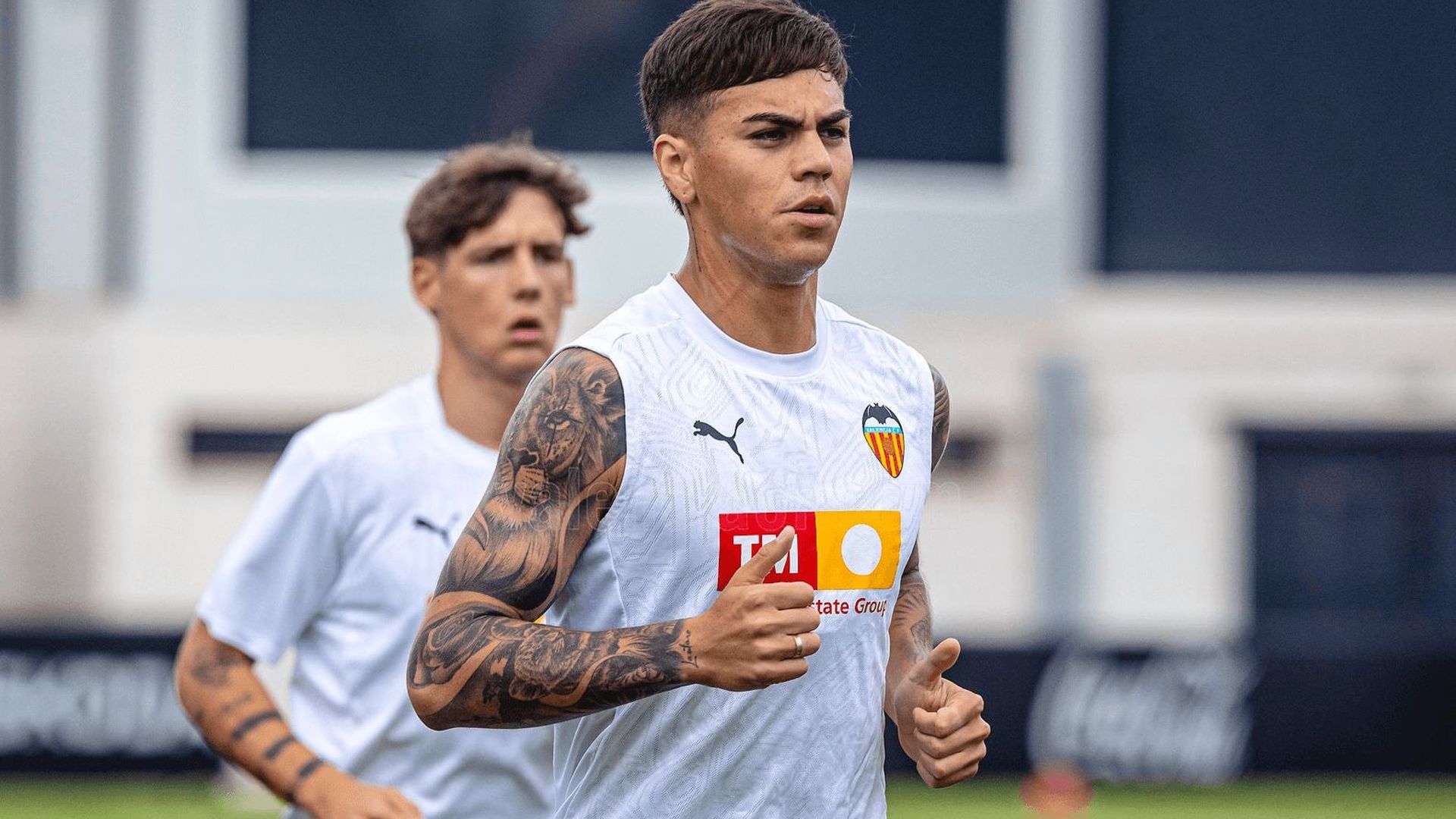 enzo_barrenechea_en_un_entrenamiento_foto_valencia_cf_001.png enzo_barrenechea_en_un_entrenamiento_foto_valencia_cf_001.png