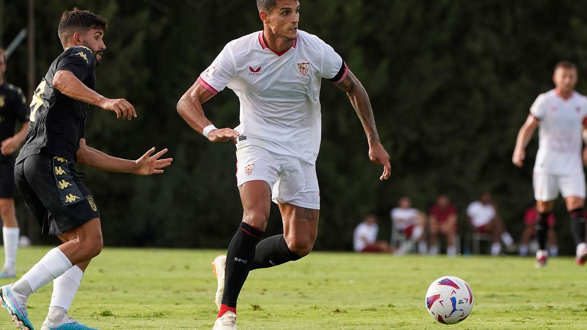erik_lamela_ante_el_ceuta_foto_sevilla_fc.JPG