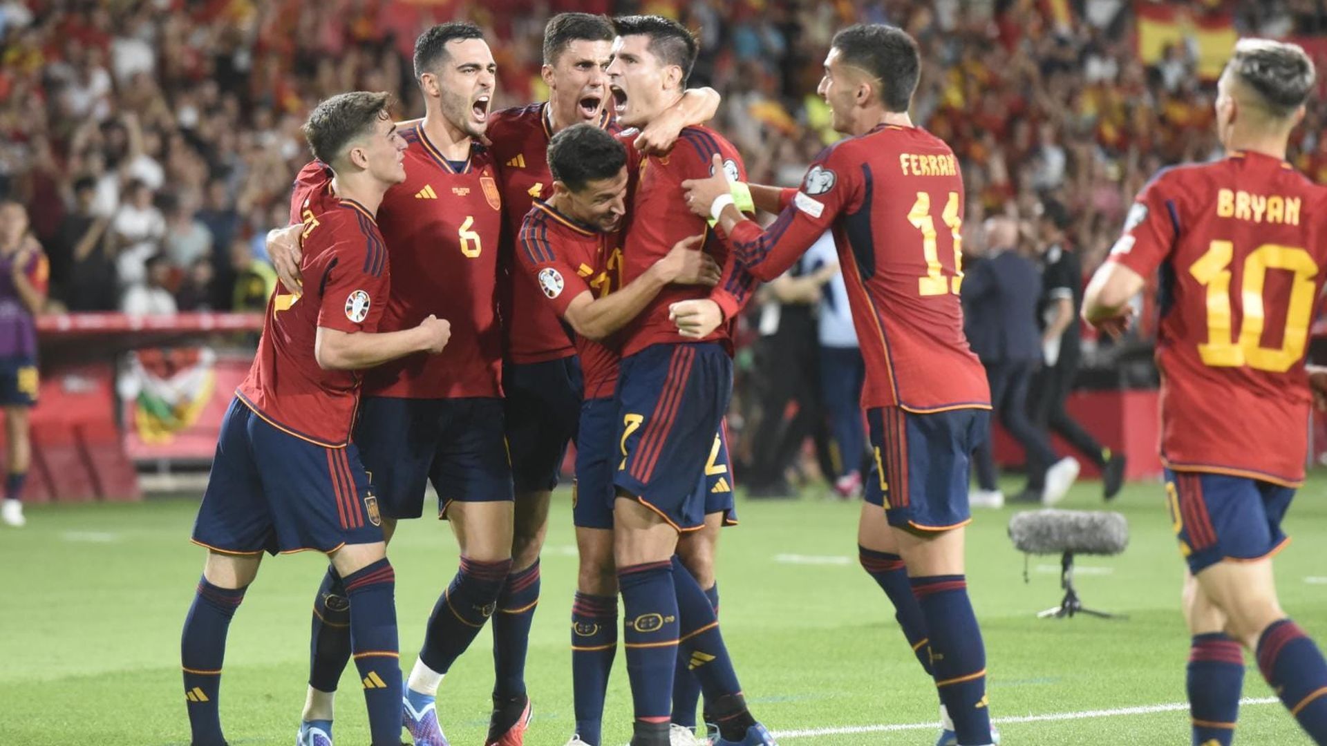 espana_celebra_el_gol_de_alvaro_morata_ante_escocia_en_la_cartuja_foto_kiko_hurtado_001.jpg espana_celebra_el_gol_de_alvaro_morata_ante_escocia_en_la_cartuja_foto_kiko_hurtado_001.jpg
