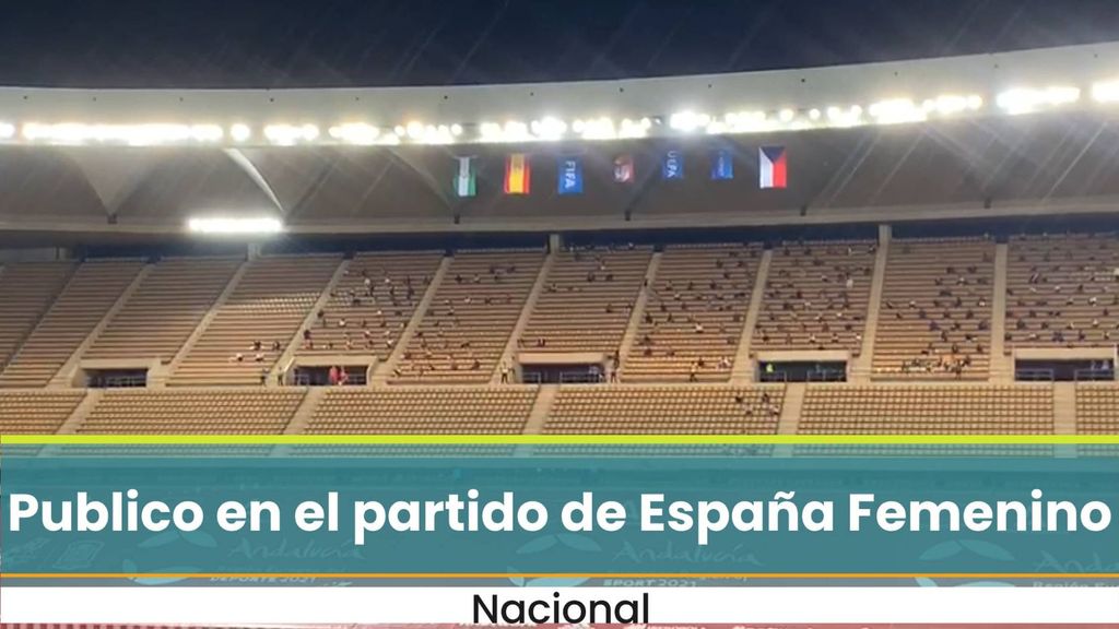 Público presente en el partido de España Femenino