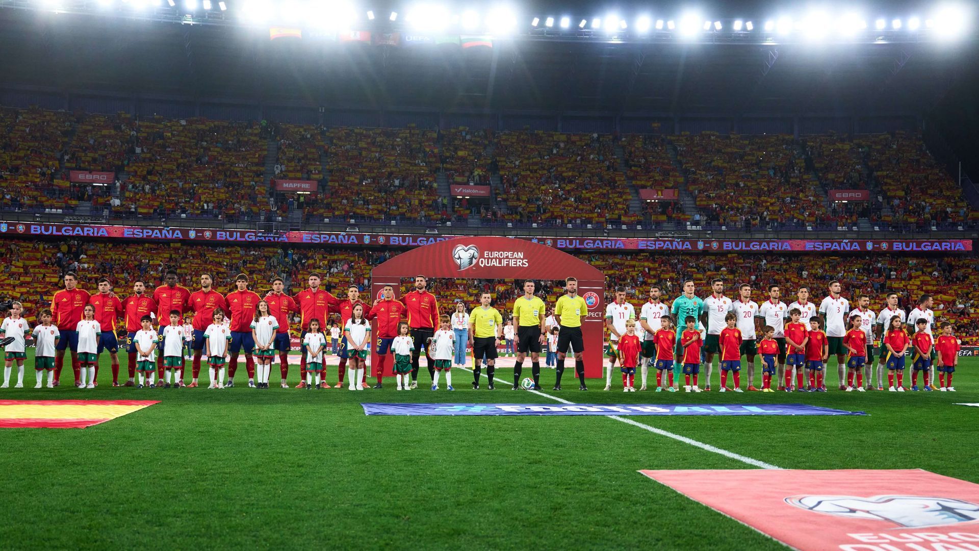 espana_y_bulgaria_posan_en_el_jose_zorrilla_antes_de_su_partido_de_clasificacion_para__001.jpg espana_y_bulgaria_posan_en_el_jose_zorrilla_antes_de_su_partido_de_clasificacion_para__001.jpg