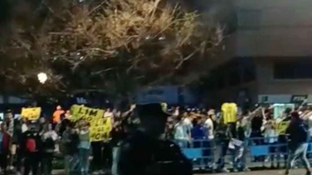 El Valencia sale de Mestalla entre insultos de su afición