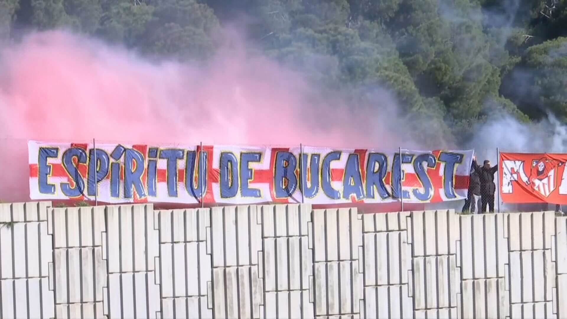 espiritu_de_bucarest_la_aficion_del_atletico_se_acuerda_de_la_goleada_europea_al_athle.jpeg