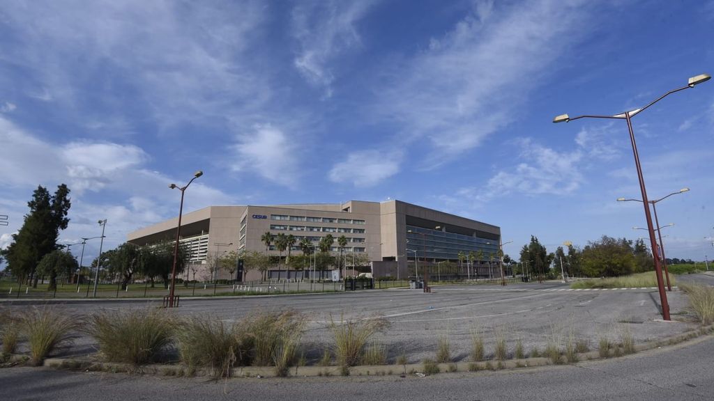El Estadio de La Cartuja, desierto el día que se debería haber celebrado la final de la Copa del Rey