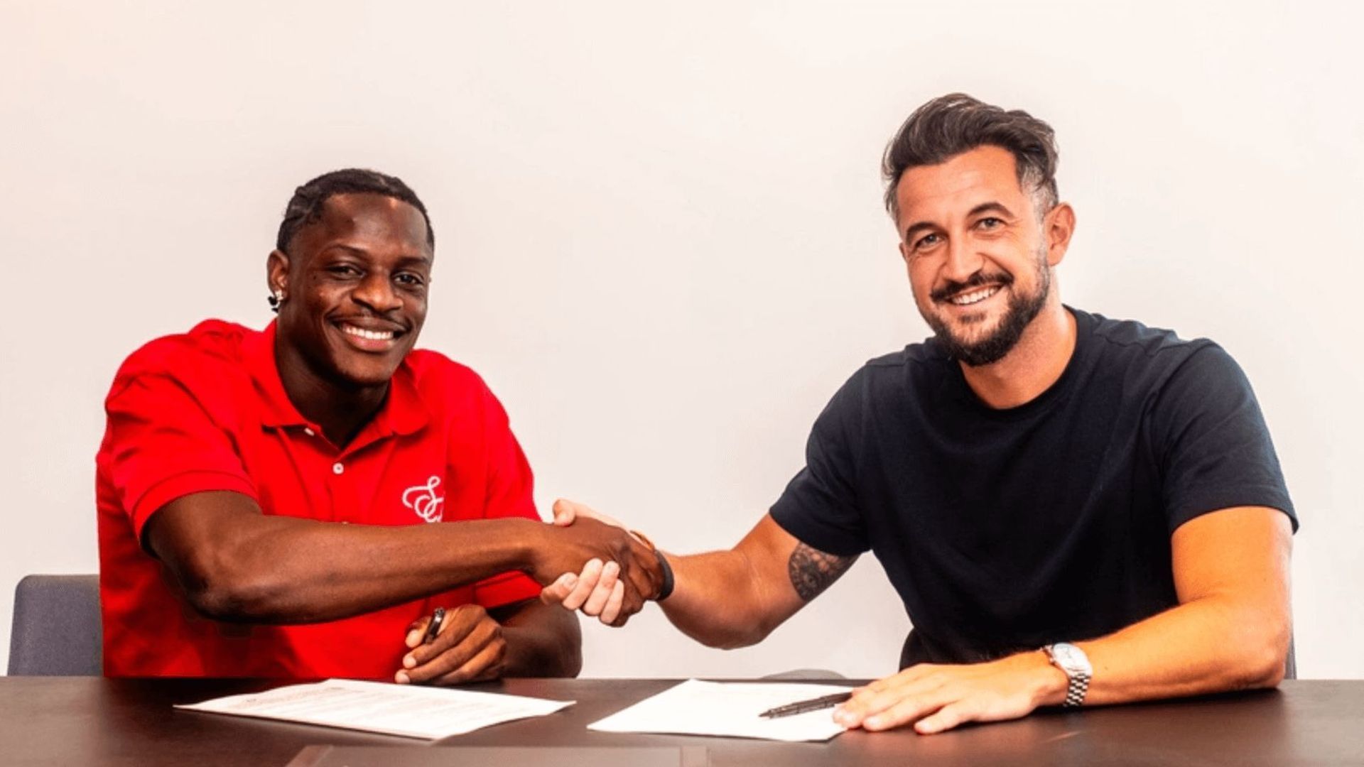 etta_eyong_y_hector_rodas_foto_levante_ud_001.png etta_eyong_y_hector_rodas_foto_levante_ud_001.png