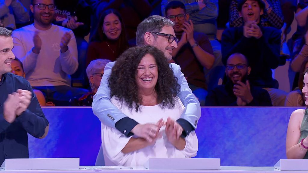 Eugeni Alemany se marca un ‘Ghost’ con una concursante de ‘Agárrate al sillón’