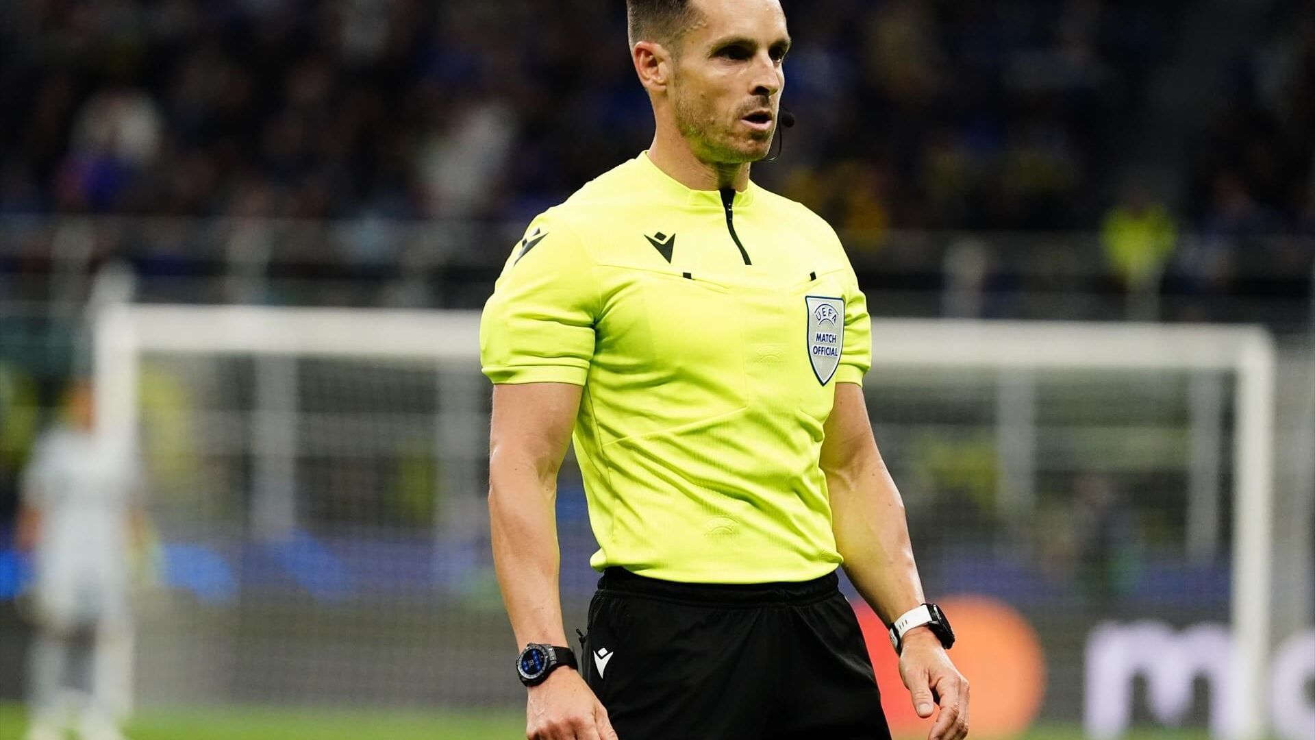 europapress_5133140_carlos_cerro_grande_referee_during_the_uefa_champions_league_quart_001.jpg
