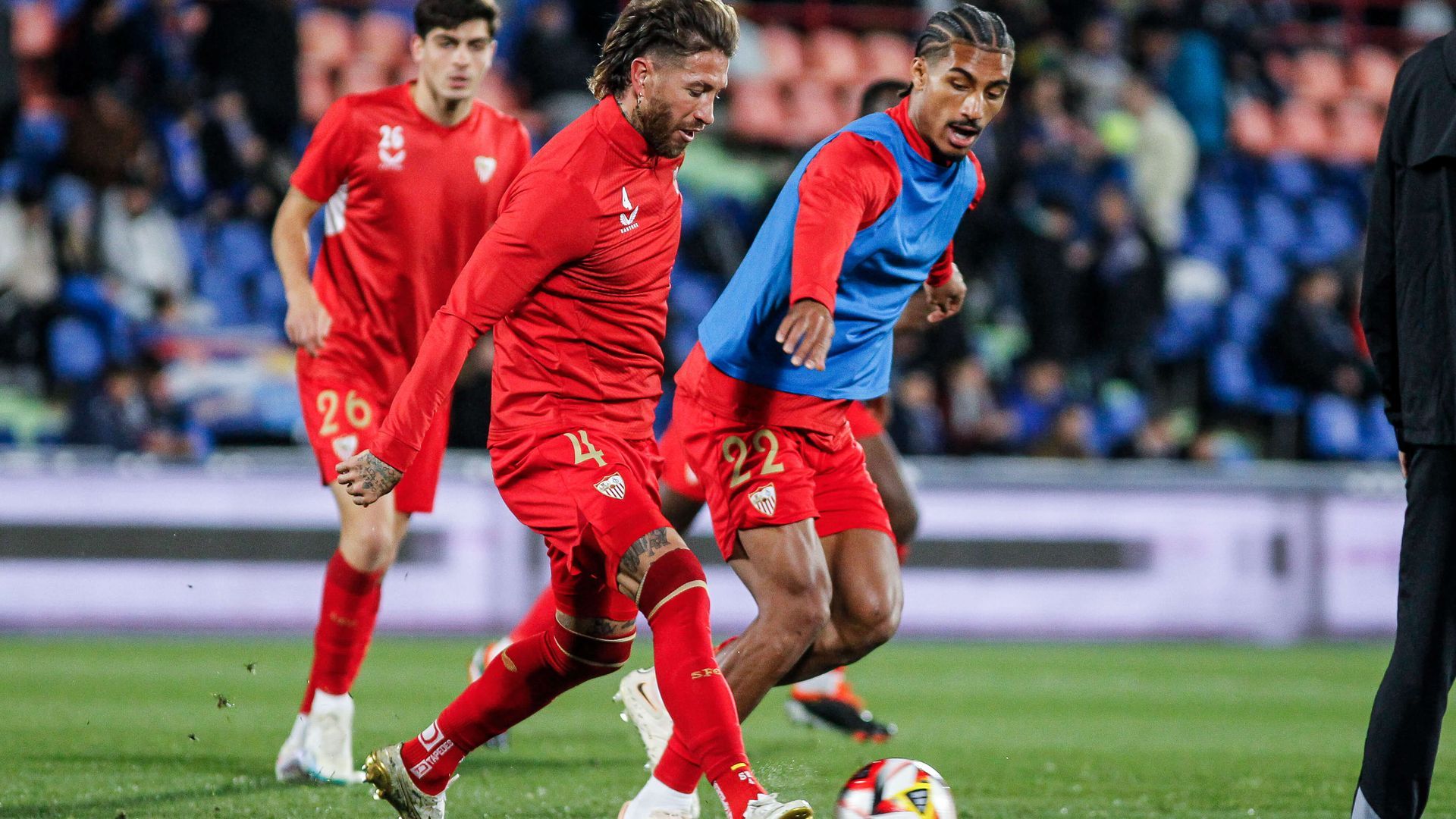 europapress_5693518_sergio_ramos_and_loic_bade_of_sevilla_fc_warms_up_during_the_copa_.jpg europapress_5693518_sergio_ramos_and_loic_bade_of_sevilla_fc_warms_up_during_the_copa_.jpg