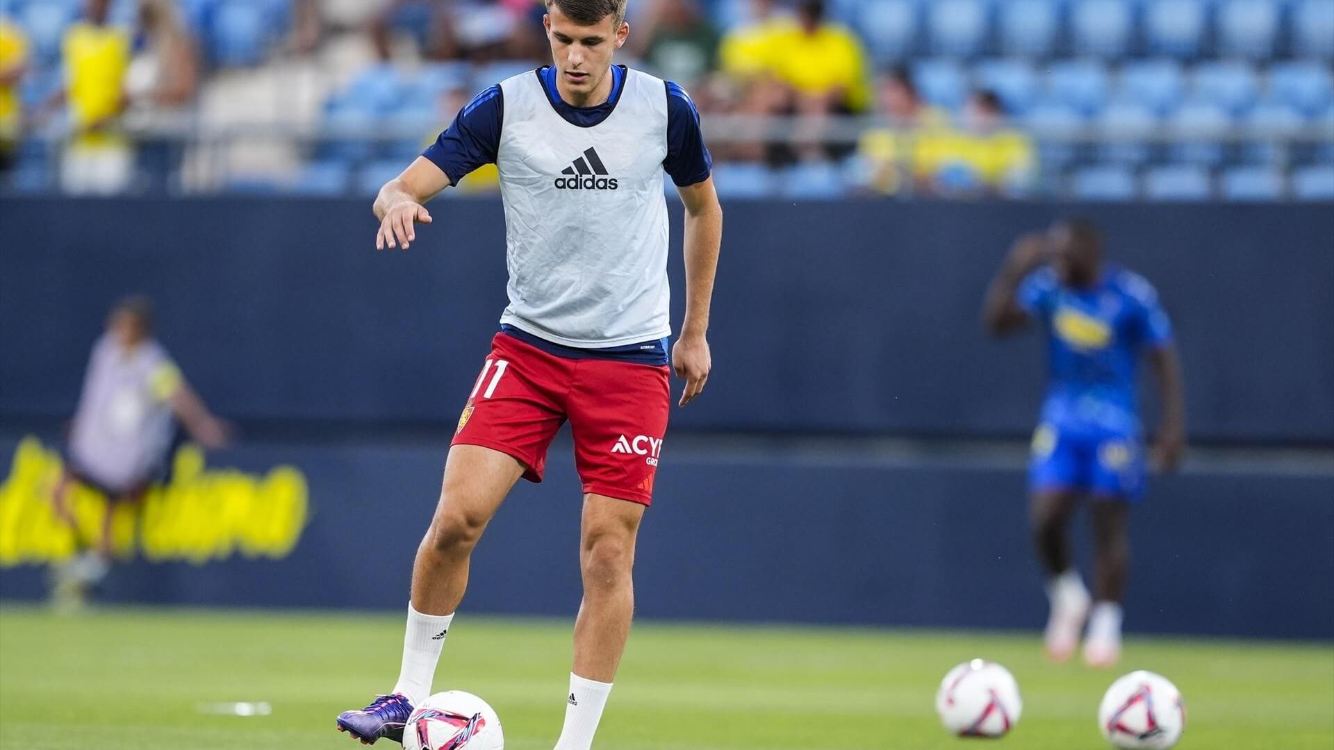 europapress_6160057_samen_bazdar_of_real_zaragoza_in_action_during_the_spanish_league_.jpg europapress_6160057_samen_bazdar_of_real_zaragoza_in_action_during_the_spanish_league_.jpg