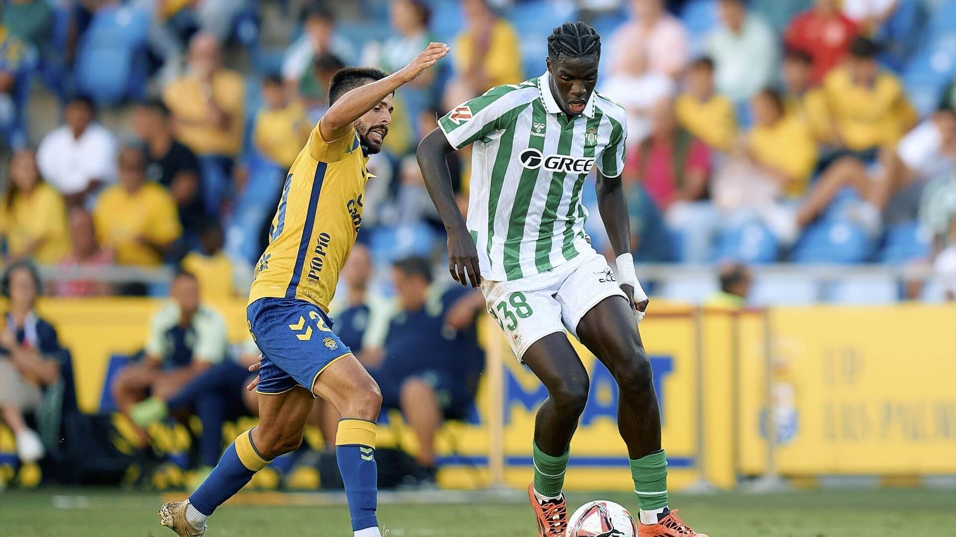 europapress_6238563_assane_diao_of_real_betis_competes_for_the_ball_with_kirian_rodrig.jpg europapress_6238563_assane_diao_of_real_betis_competes_for_the_ball_with_kirian_rodrig.jpg