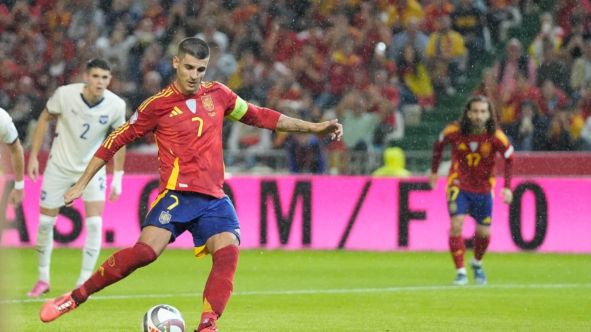 europapress_6277294_alvaro_morata_of_spain_shoots_penalty_for_goal_during_the_uefa_nat_001.jpg