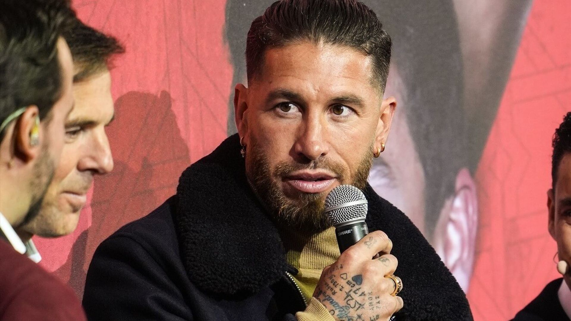 europapress_6427966_sergio_ramos_of_sevilla_fc_looks_on_during_tribute_to_jesus_navas__001.jpg