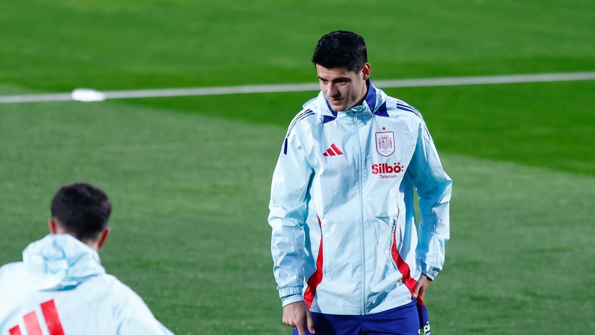 europapress_6587637_alvaro_morata_looks_on_during_the_training_session_of_spain_team_a.jpg europapress_6587637_alvaro_morata_looks_on_during_the_training_session_of_spain_team_a.jpg