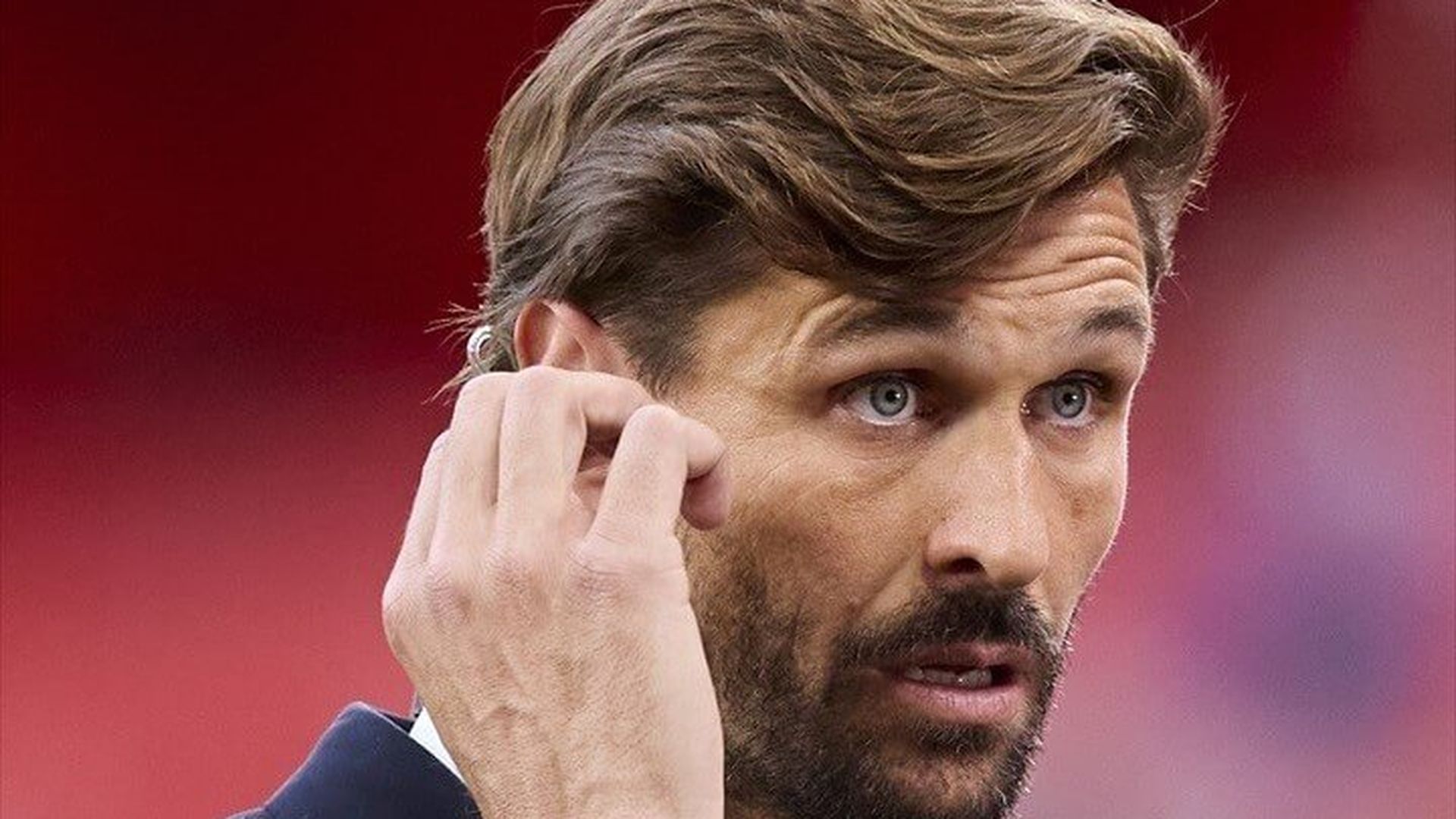 europapress_6690586_fernando_llorente_looks_on_prior_to_the_uefa_europa_league_2024_25.jpg
