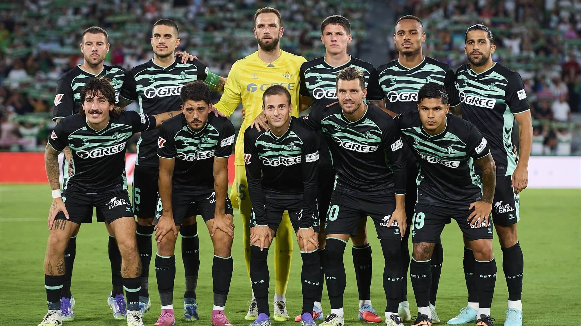 europapress_6906540_the_real_betis_team_line_up_for_photo_prior_to_kick_off_the_spanis.jpg