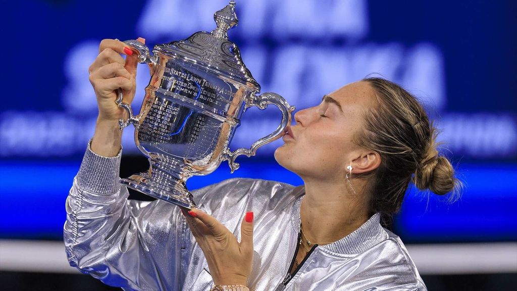 Sabalenka celebra su triunfo en Nueva York con una lluvia de champán con recuerdo especial a padre