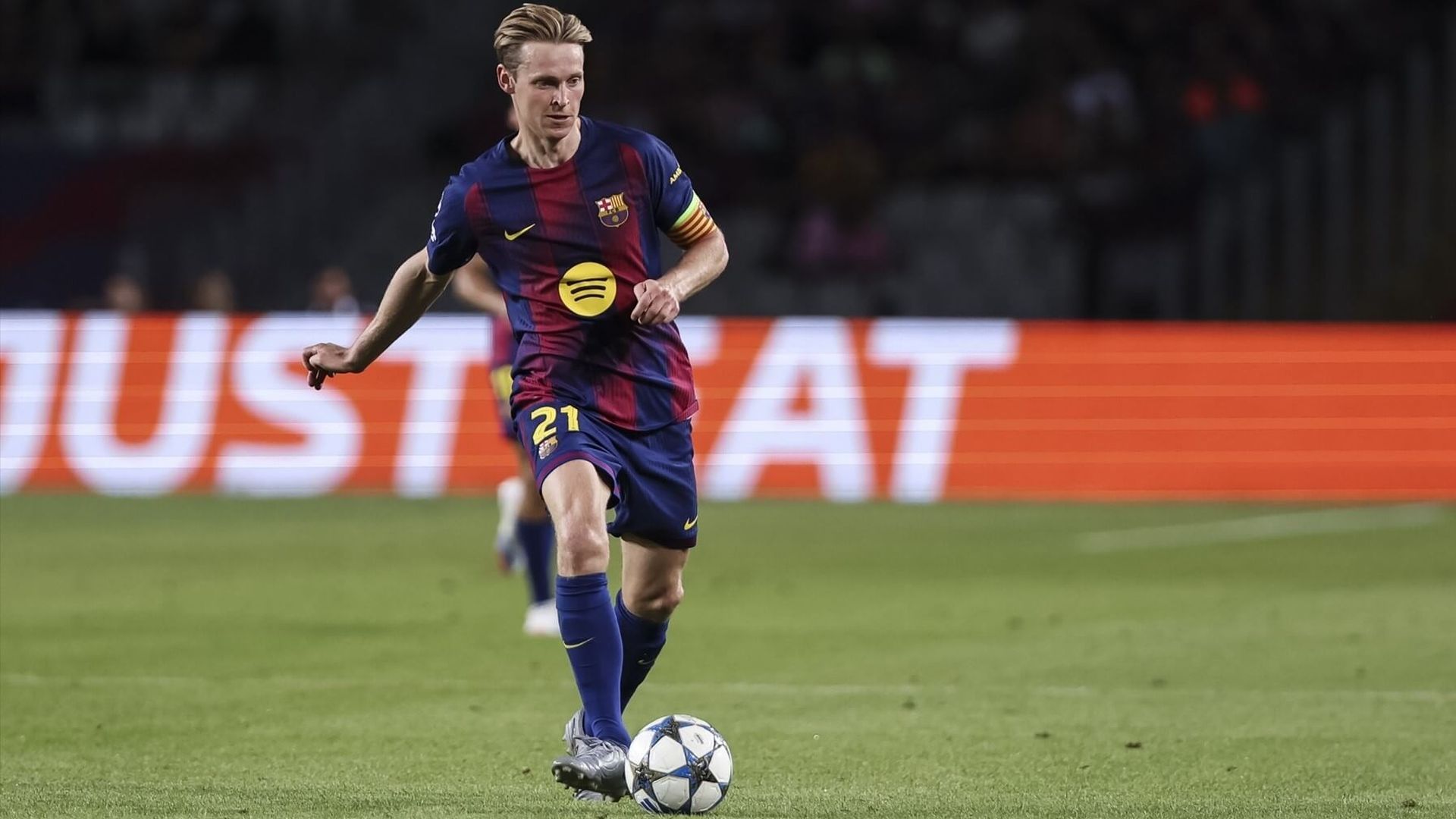 europapress_6996158_frenkie_jong_of_fc_barcelona_in_action_during_the_uefa_champions_l_001.jpg
