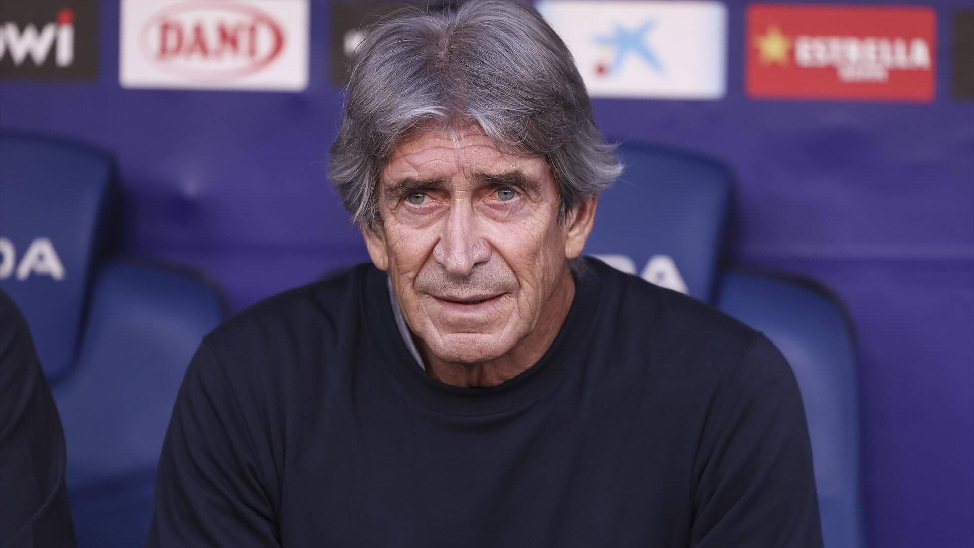 europapress_7006935_manuel_pellegrini_head_coach_of_real_betis_balompie_looks_on_durin.jpg