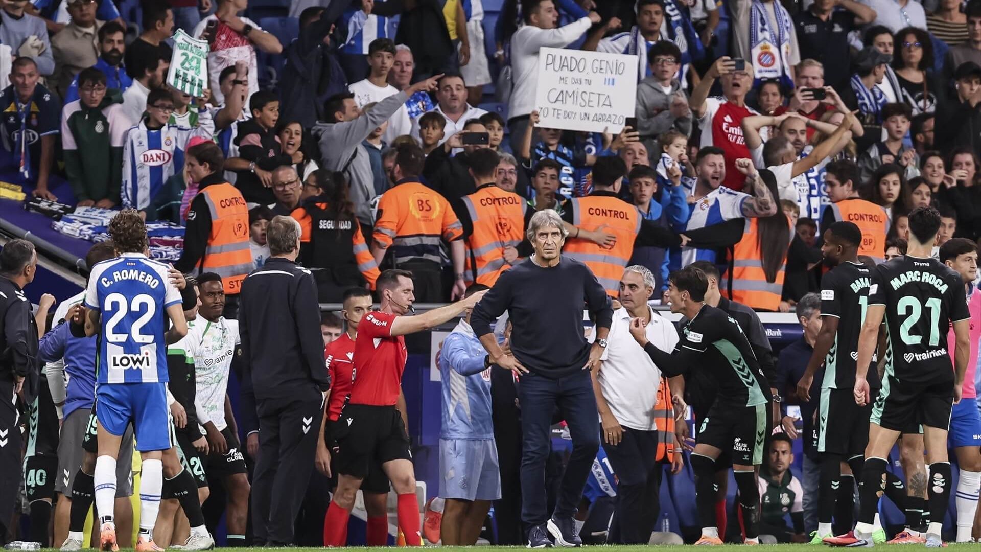 europapress_7007438_iosu_galech_referee_of_the_match_revise_the_instant_replay_during_.jpg europapress_7007438_iosu_galech_referee_of_the_match_revise_the_instant_replay_during_.jpg