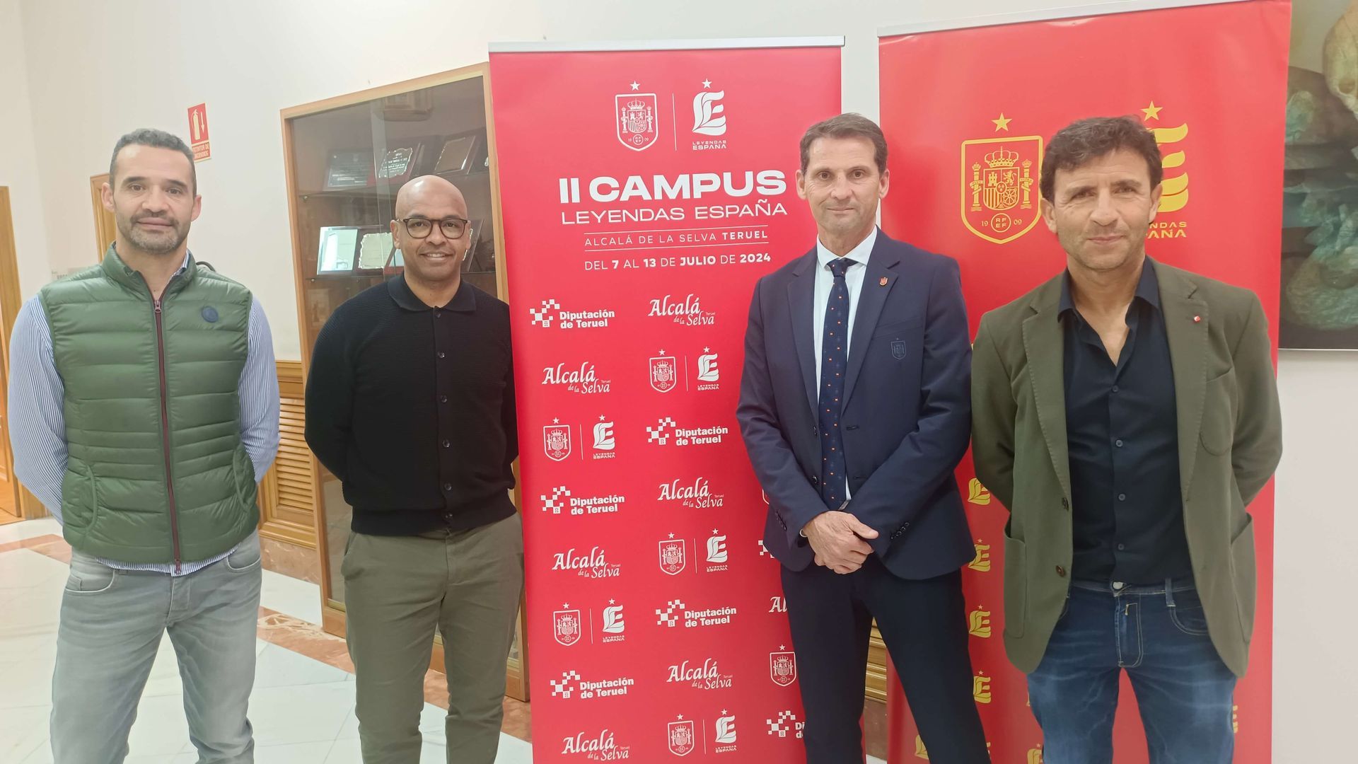 ex_internacionales_del_valencia_cf_y_del_villarreal_presentan_un_campus_de_leyendas_en_003.jpg ex_internacionales_del_valencia_cf_y_del_villarreal_presentan_un_campus_de_leyendas_en_003.jpg