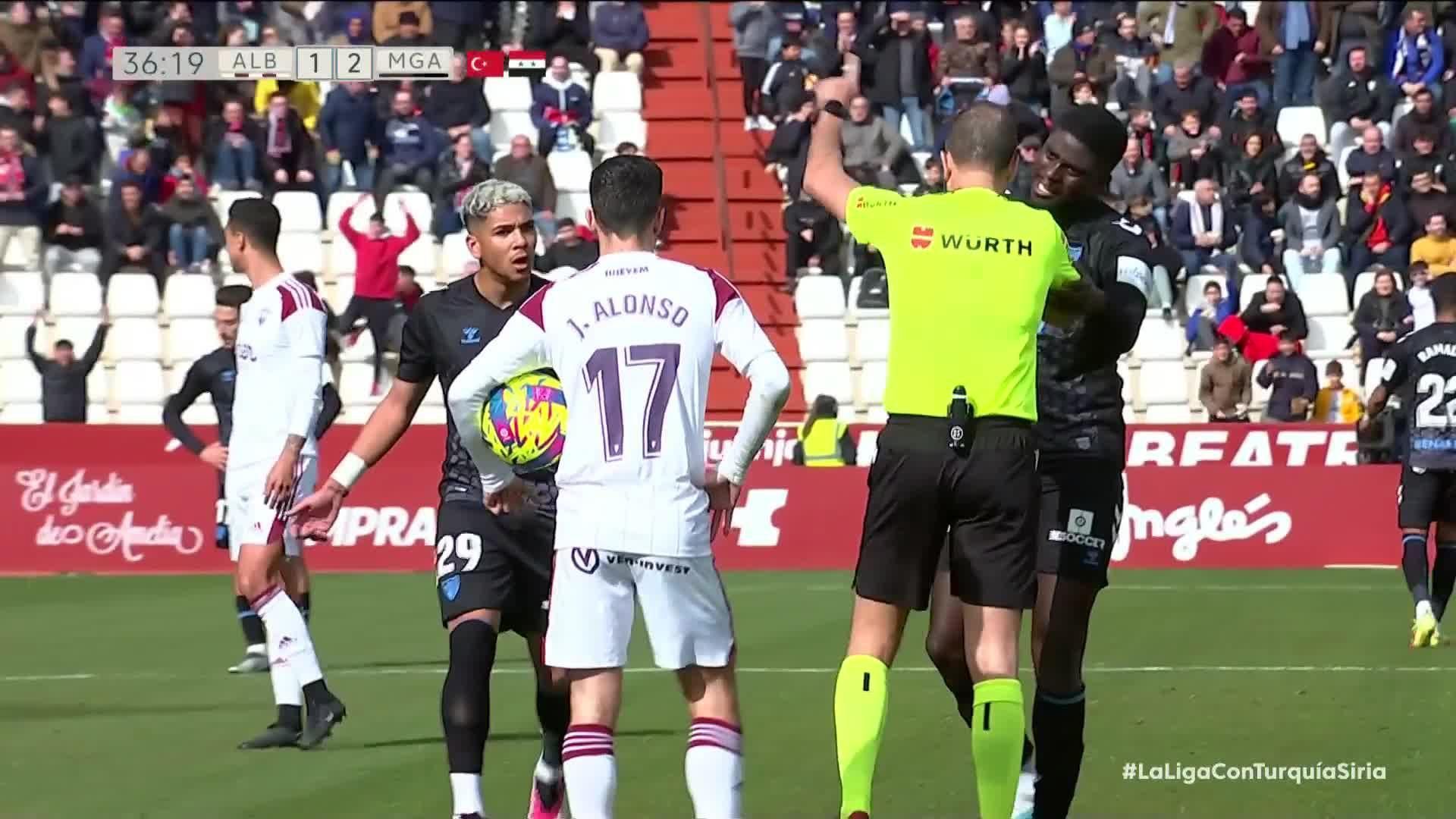 expulsion_de_luis_munoz_ante_el_albacete_001.jpg expulsion_de_luis_munoz_ante_el_albacete_001.jpg