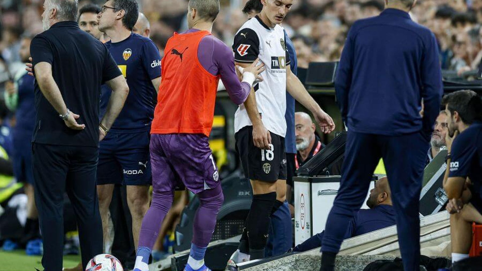 expulsion_de_pepelu_ante_la_ud_las_palmas_foto_valencia_cf.jpeg expulsion_de_pepelu_ante_la_ud_las_palmas_foto_valencia_cf.jpeg