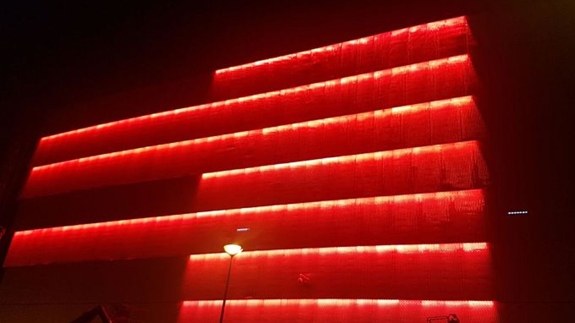 fachada_luces_pizjuan.jpg