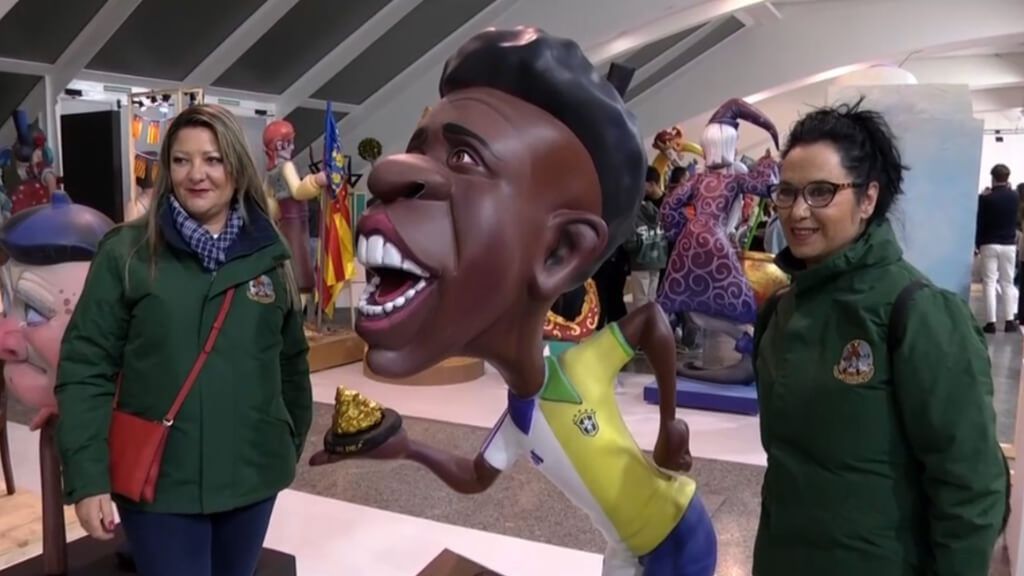 Los valencianos responden a la polémica del ninot de Vinicius: "El que no lo entienda, que venga a Fallas"