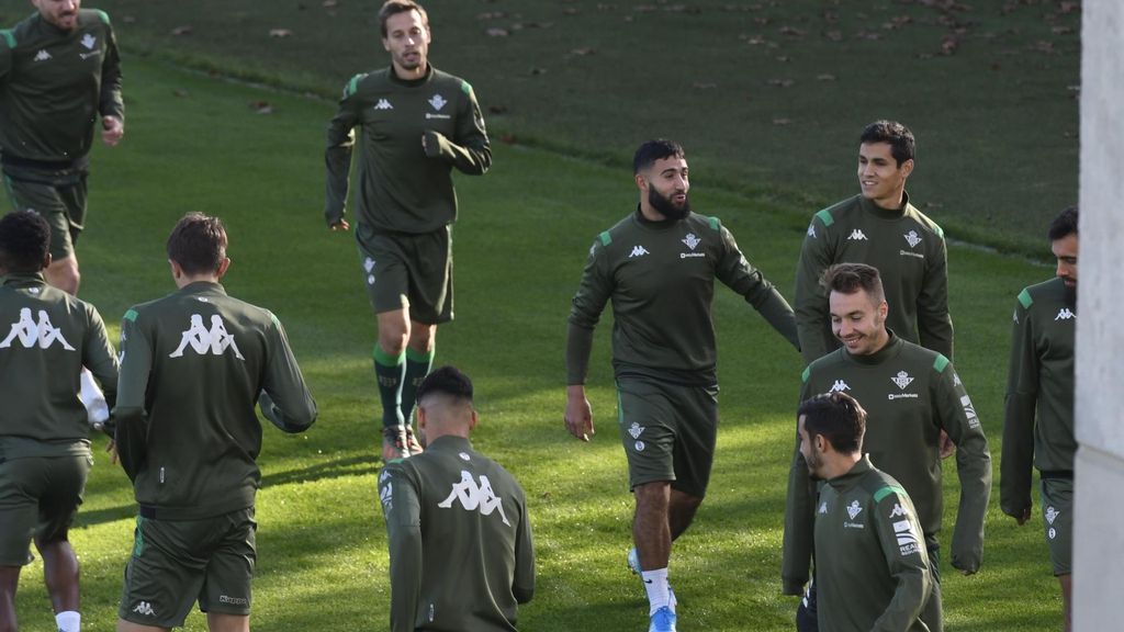 Entrenamiento del Betis, con Fekir y sin Sidnei